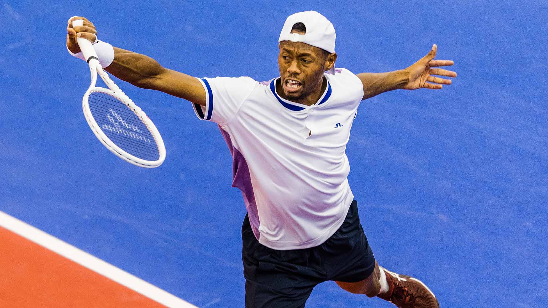Christopher Eubanks makes a winning start at the Dallas Open.