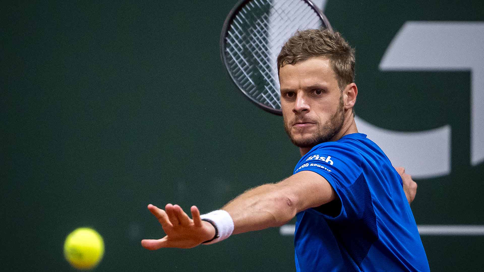 Yannick Hanfmann was within two games of victory against Andy Murray before rain suspended play for the night in Geneva.